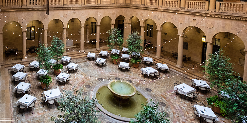 Rozzelle Court, The Nelson-Atkins Museum of Art | Traveling Newlyweds